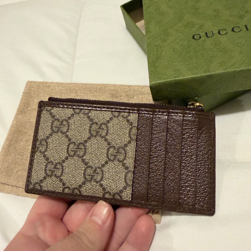 Ophidia GG card case
Style: 597617961WT8745
Color: GG Supreme - Picture 2 of 7
